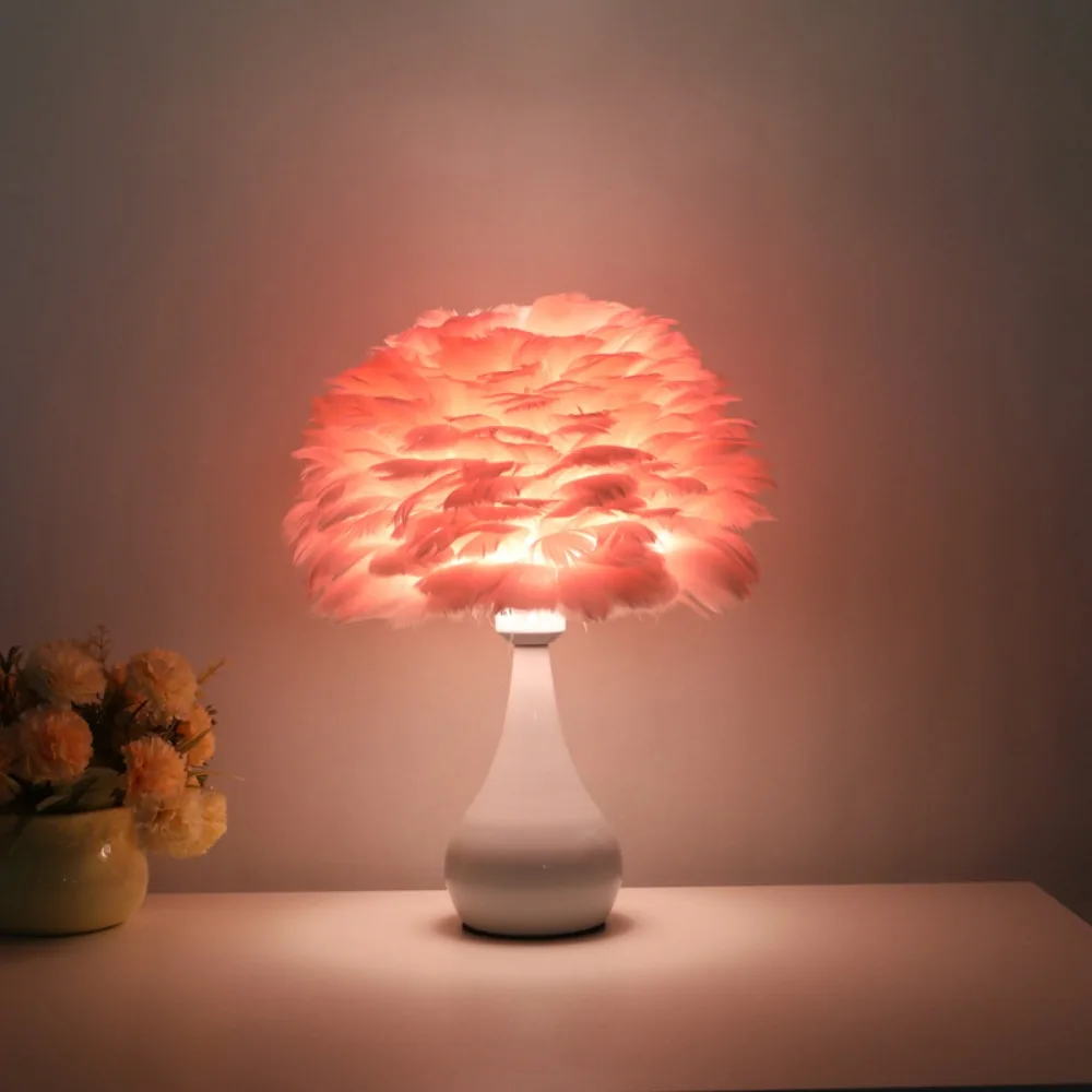 Modern Table Lamp LED Creative Design Fashion White Feather Desk Light for Home Living Room Girl‘s Bedroom Bedside Decor
Modern Table Lamp LED Creative Design Fashion White Feather Desk Light for Home Living Room Girl‘s Bedroom Bedside Decor