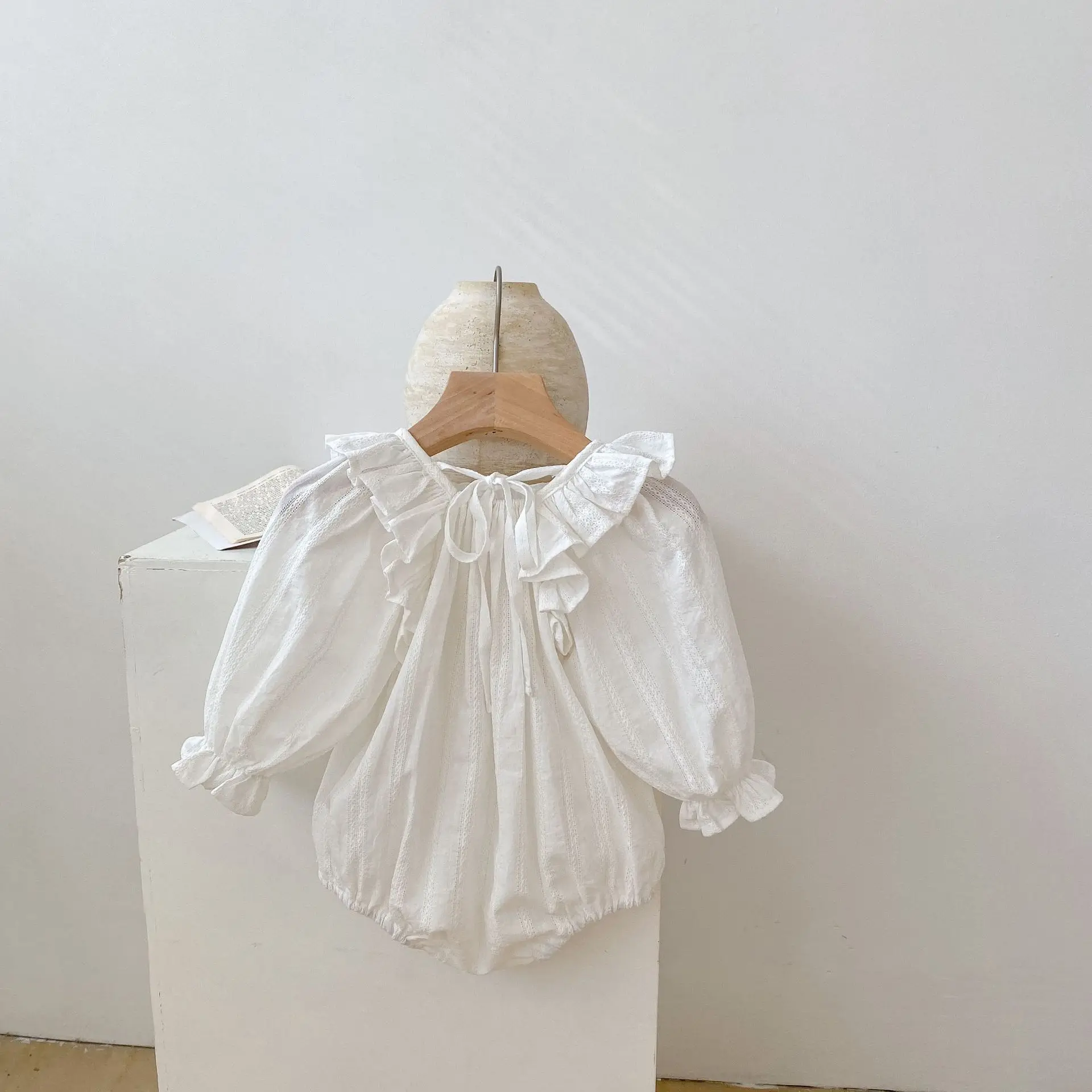 Girl Fashion Solid Flying Long Sleeves Straps Lace Pleats Loose Bodysuit Sweet Baby Simple Cotton Princess Jumpsuit Kid Outfits
Girl Fashion Solid Flying Long Sleeves Straps Lace Pleats Loose Bodysuit Sweet Baby Simple Cotton Princess Jumpsuit Kid Outfits