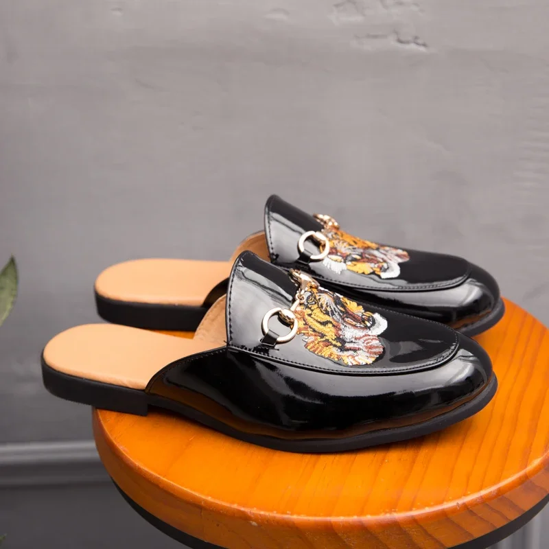 British Style Fashion Black Embroidery Men Loafers Shoes Glitter Leather Casual Shoes Men Comfy Half Slippers Man
British Style Fashion Black Embroidery Men Loafers Shoes Glitter Leather Casual Shoes Men Comfy Half Slippers Man