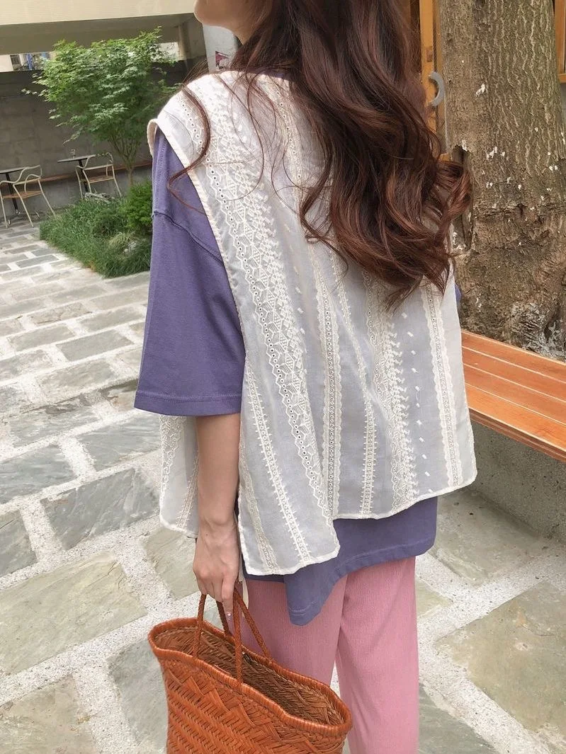 Side Lace -Up Beige Embroidery Lace Vest Spring Summer Women's Casual Fashion Tank Top Boho Style Cover-Up Sleeveless Top
Side Lace -Up Beige Embroidery Lace Vest Spring Summer Women's Casual Fashion Tank Top Boho Style Cover-Up Sleeveless Top