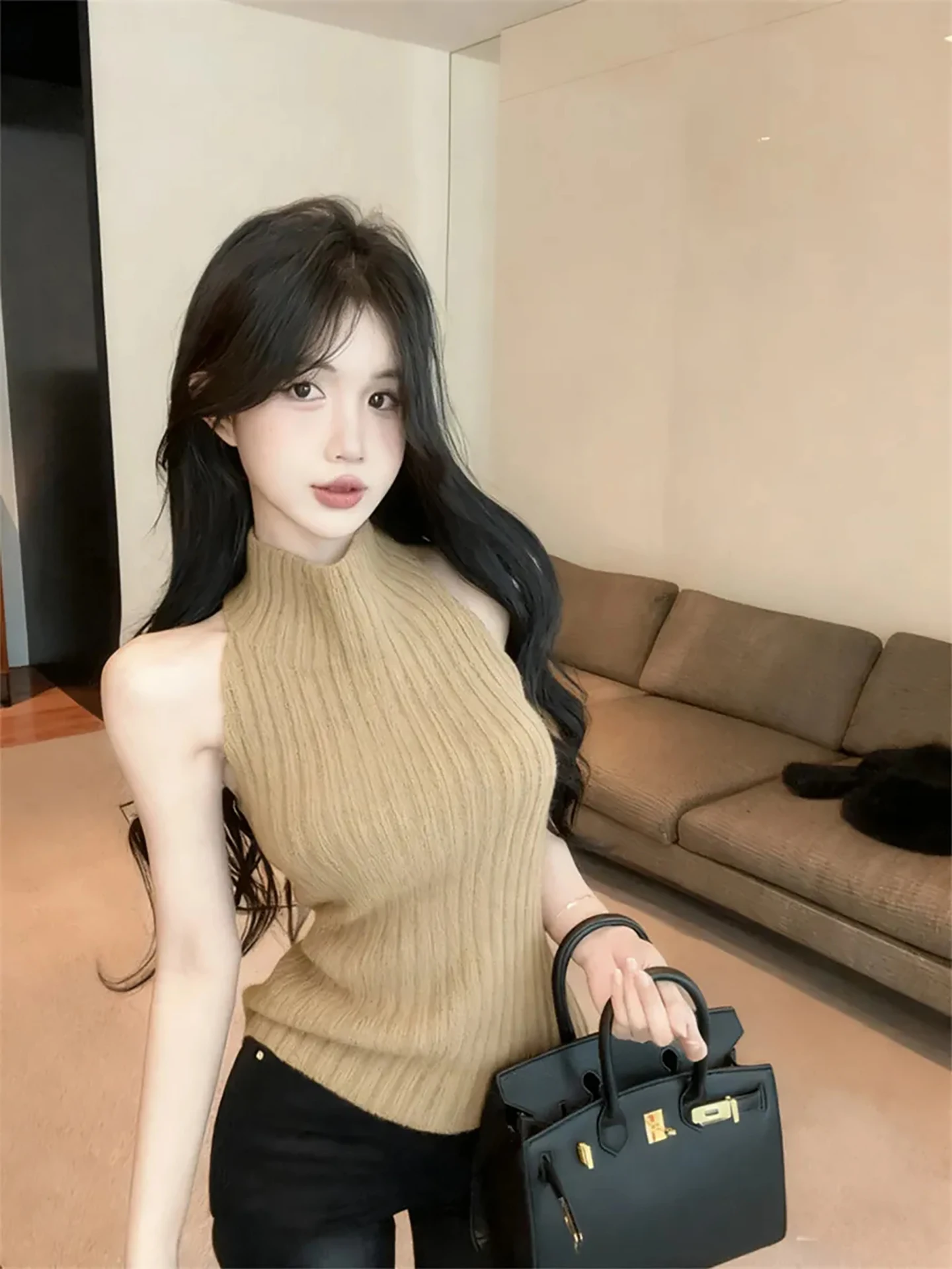 Sweet And Spicy Girl Strap Vest Women's Fashion Pure Color Simple Sexy Pure Hanging Neck Top Winter New Arrival
Sweet And Spicy Girl Strap Vest Women's Fashion Pure Color Simple Sexy Pure Hanging Neck Top Winter New Arrival
