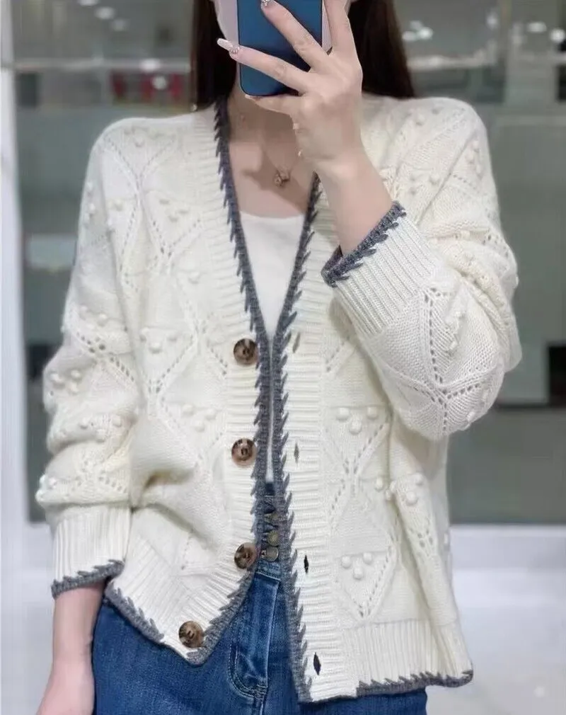 Merino 100% Wool Women's V-neck Loose Spring Autumn Casual Fashion Button Up Cardigan Knitted Sweater
Merino 100% Wool Women's V-neck Loose Spring Autumn Casual Fashion Button Up Cardigan Knitted Sweater