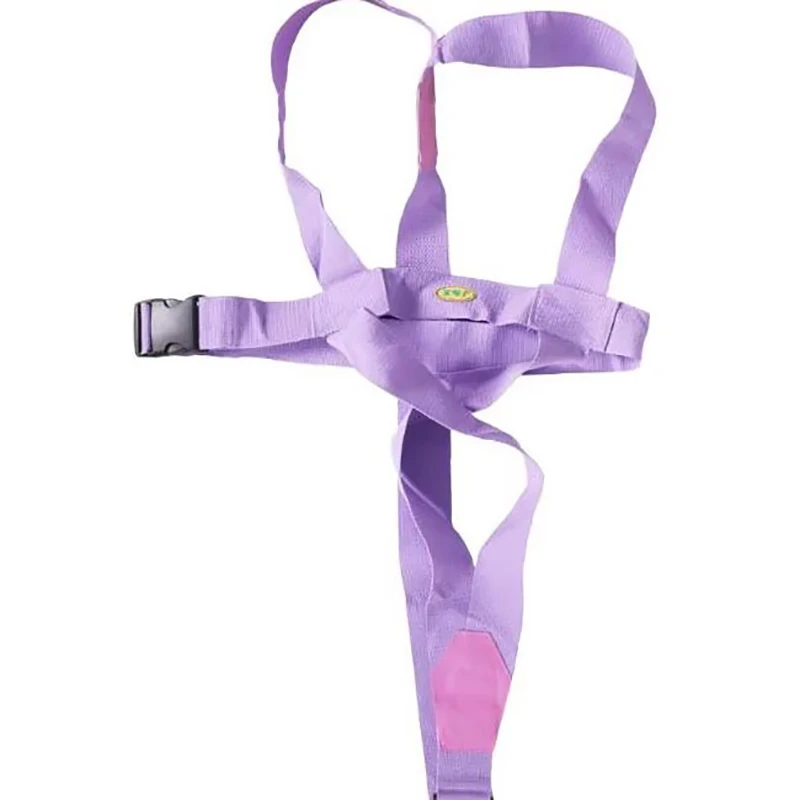 Повязанный на инвалидной коляске с помощью ухода за стариком в осенью. Пояс для отдыха с фиксированным ремнем. 
Повязанный на инвалидной коляске с помощью ухода за стариком в осенью. Пояс для отдыха с фиксированным ремнем.