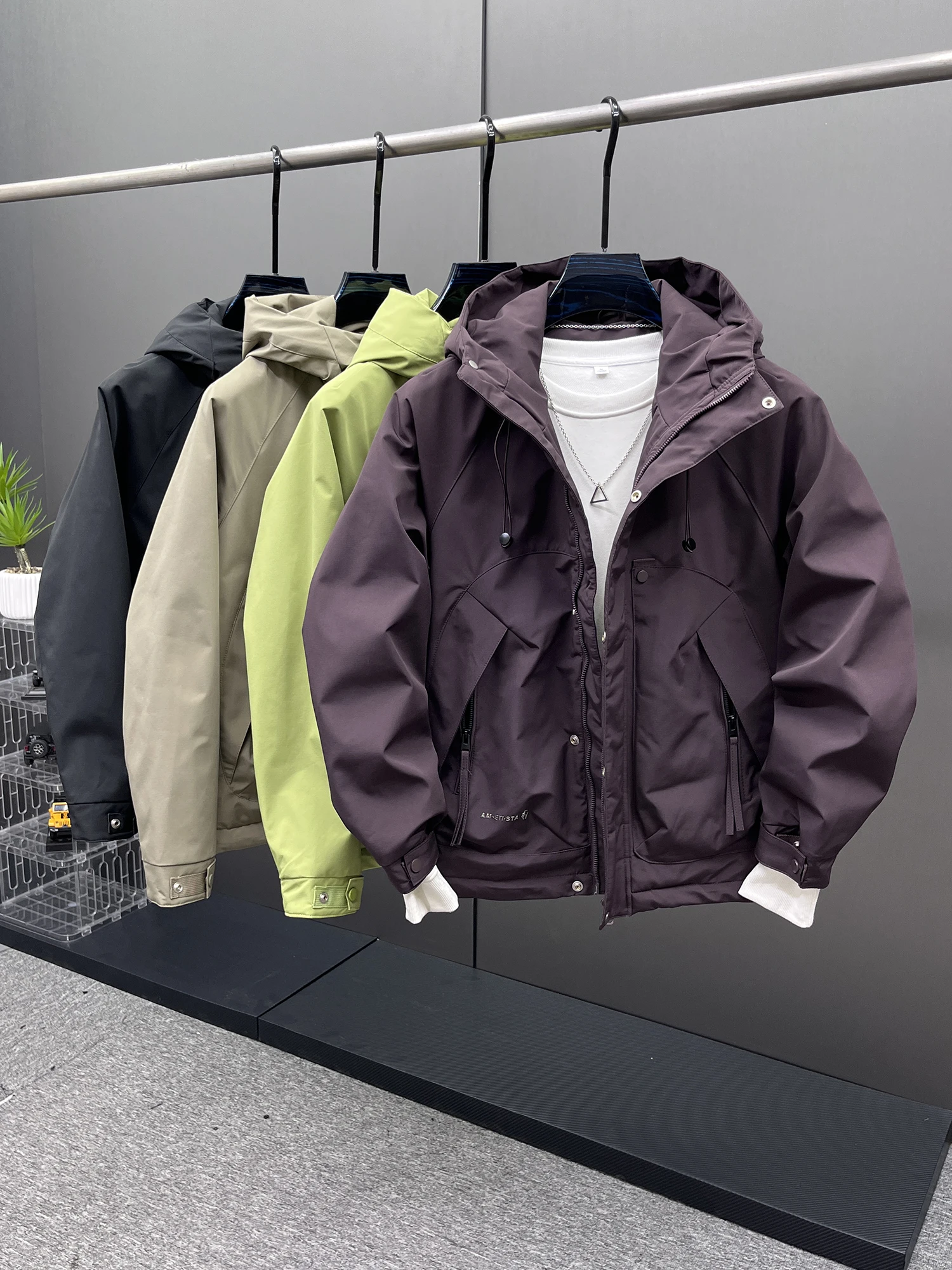 Men's Cotton Jaet Casual Hooded Zipper Closure Warmth Inner Polyester Fiber Outer Polyester Fiber Winter Faionable Brand
Men's Cotton Jaet Casual Hooded Zipper Closure Warmth Inner Polyester Fiber Outer Polyester Fiber Winter Faionable Brand