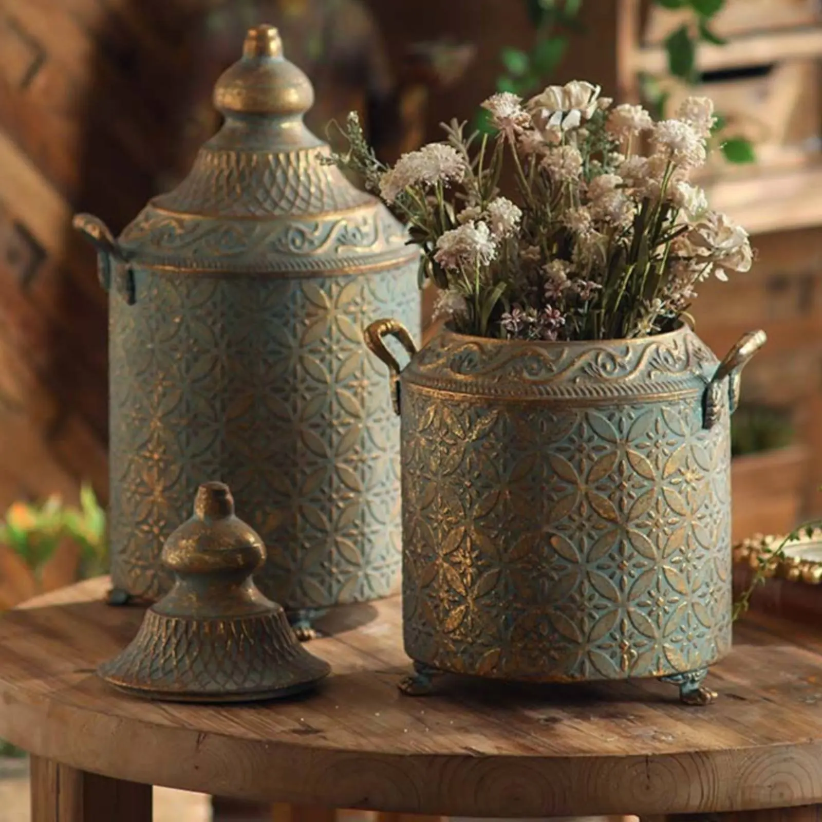 2 Pieces Vintage Iron Vase Retro Metal Flower Container Iron Flower Container Ornate Home Decor Polished Rim Polishing for Hotel
2 Pieces Vintage Iron Vase Retro Metal Flower Container Iron Flower Container Ornate Home Decor Polished Rim Polishing for Hotel