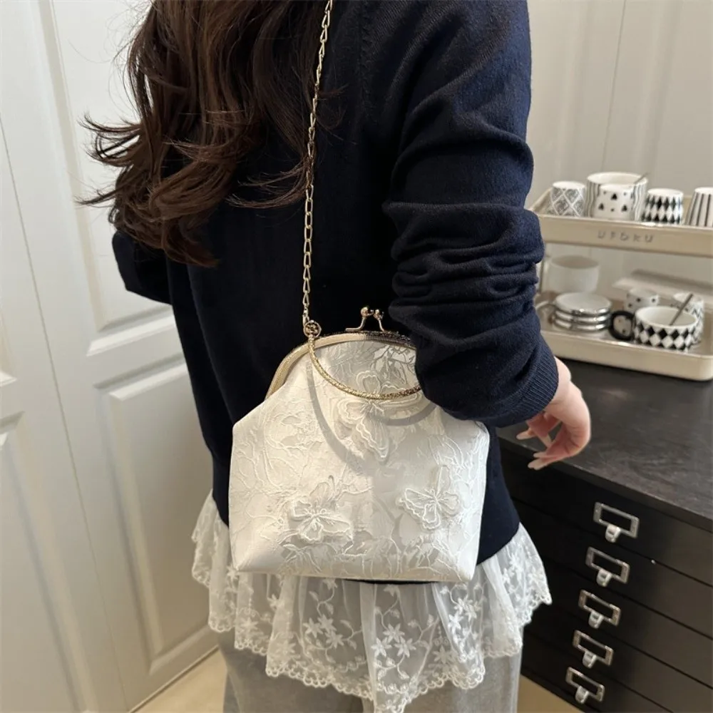 Versatile Chinese Style Handbag Mesh Butterfly Luxury Embroidered Purses Large Capacity Multi-function Cheongsam Bag Women
Versatile Chinese Style Handbag Mesh Butterfly Luxury Embroidered Purses Large Capacity Multi-function Cheongsam Bag Women