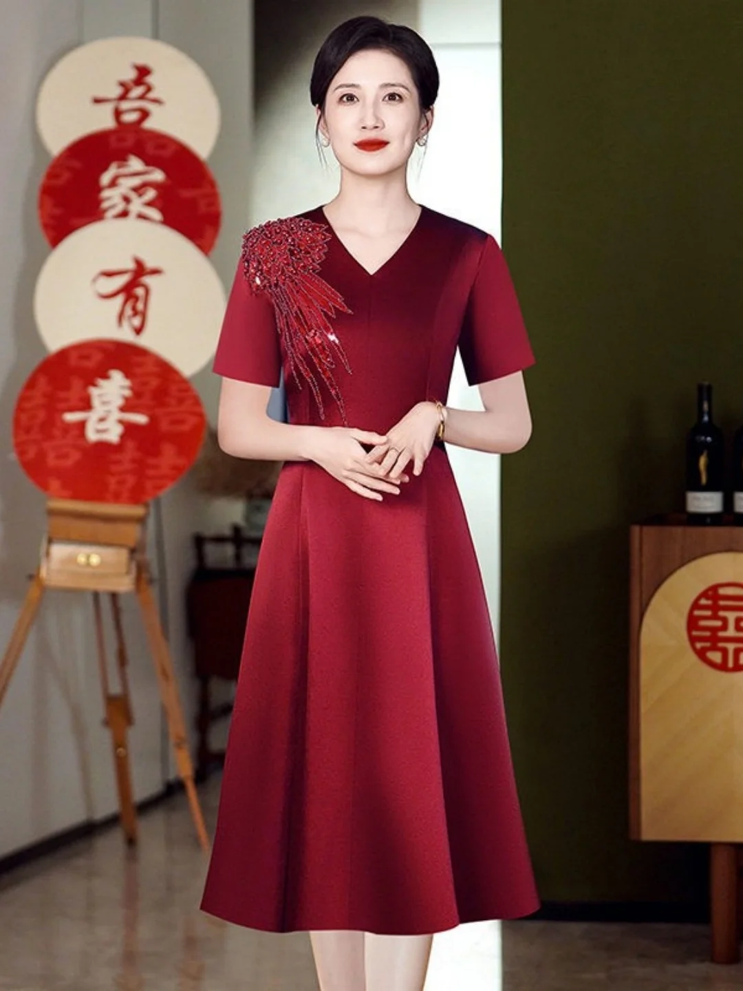 Elegant Wedding Dress for Mother of the Groom 2026 New Style Festive Long Dress Embroidered Bead Satin Mid-aged Women's Dress
Elegant Wedding Dress for Mother of the Groom 2026 New Style Festive Long Dress Embroidered Bead Satin Mid-aged Women's Dress