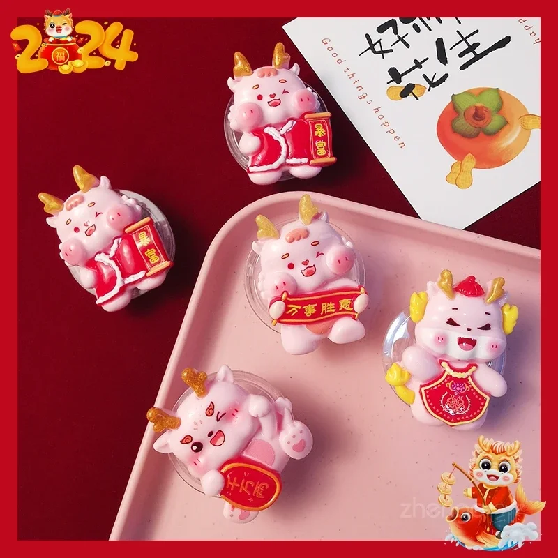 Телескопическая Подставка для телефона Shy Dragon, новогодний стиль, ленивые люди, гонящиеся за драмами, богатство и привлечение богатства, кольцевая пряжка
Телескопическая Подставка для телефона Shy Dragon, новогодний стиль, ленивые люди, гонящиеся за драмами, богатство и привлечение богатства, кольцевая пряжка