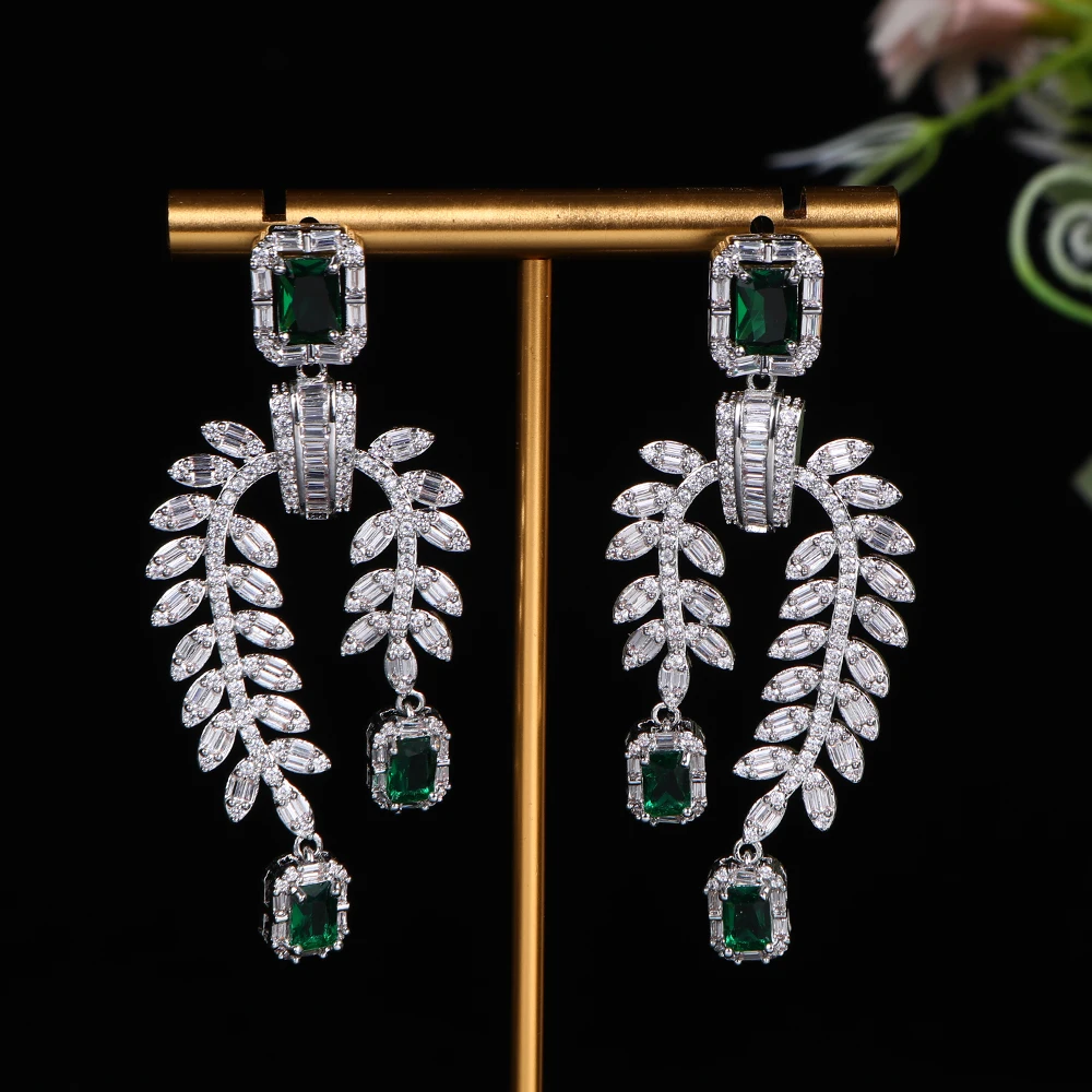 Luxurious and atmospheric geometric leaf earrings suitable for women's weddings cubic zirconia Dubai UAE wedding jewelry A0305
Luxurious and atmospheric geometric leaf earrings suitable for women's weddings cubic zirconia Dubai UAE wedding jewelry A0305