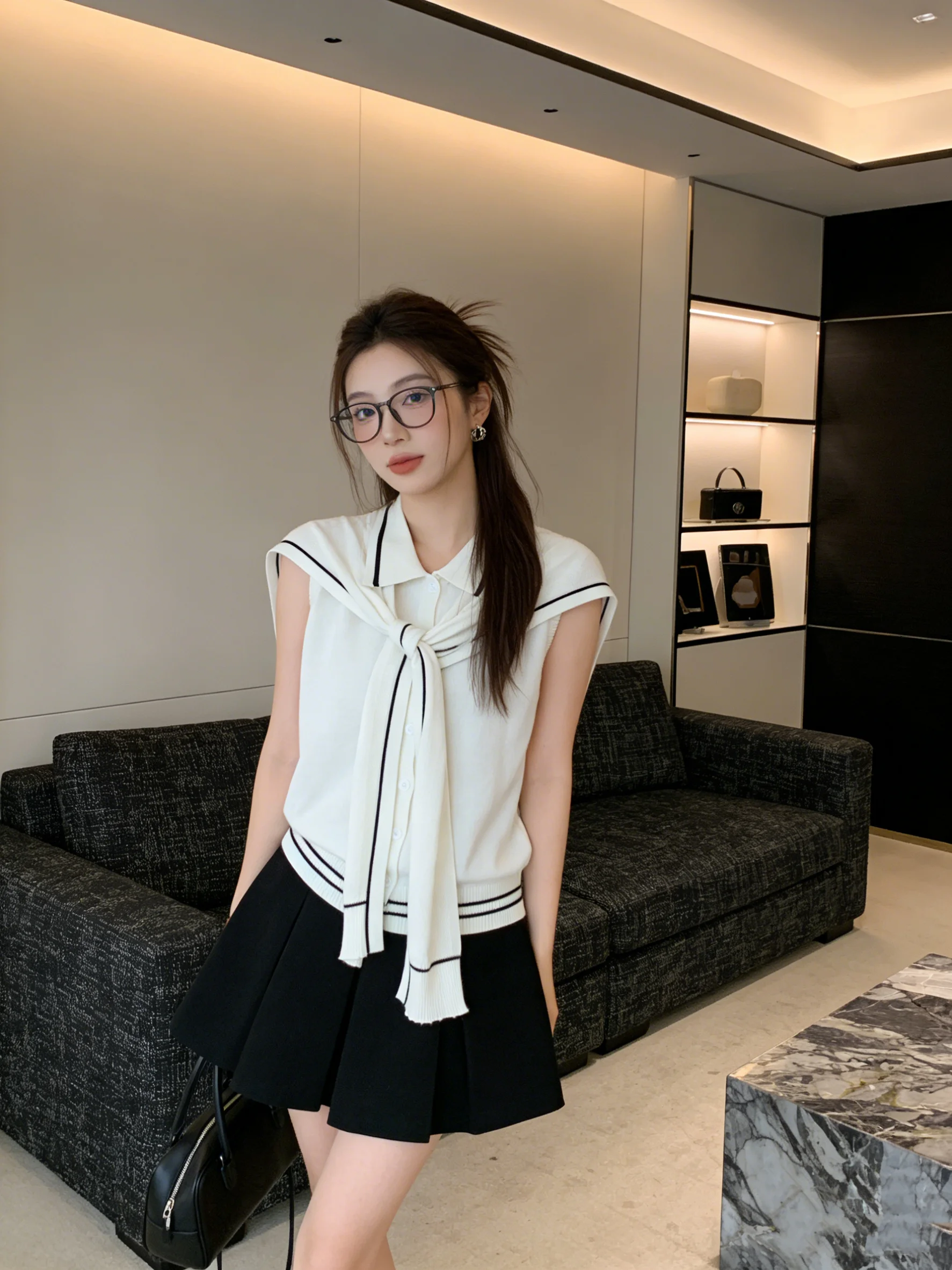 Корейский стиль: Вязаный жилет-накидка с цветовыми блоками, без рукавов, в студенческом стиле, с воротником, для женщин, летняя верхняя одежда, антивозрастной эффект
Корейский стиль: Вязаный жилет-накидка с цветовыми блоками, без рукавов, в студенческом стиле, с воротником, для женщин, летняя верхняя одежда, антивозрастной эффект