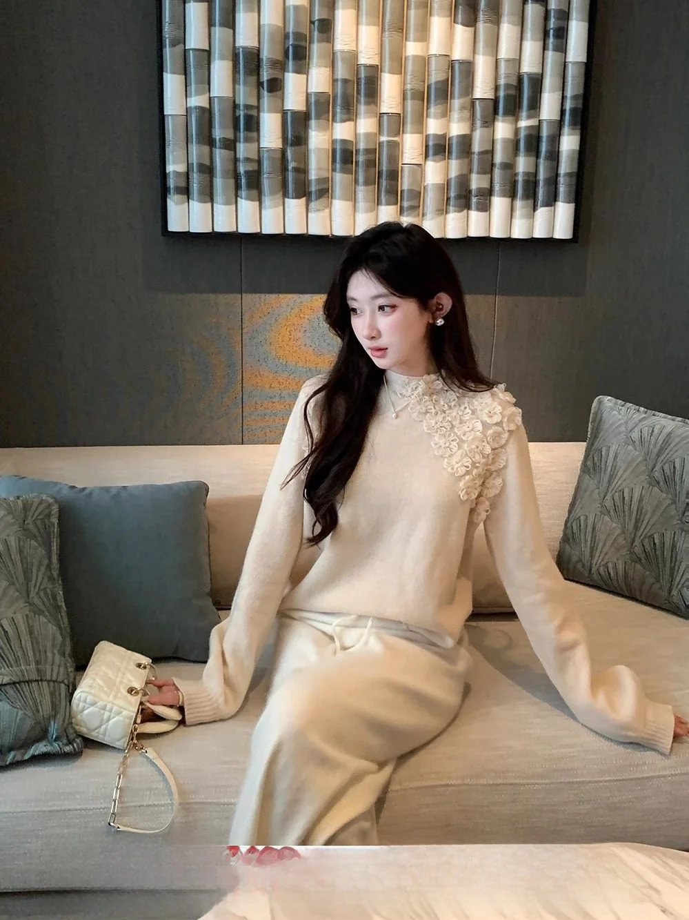 Женский вязаный шерстяной свитер NMIOK с круглым вырезом, рукавами-фонариками и 3D-цветочным дизайном. Новинка осенне-зимнего сезона. Премиум-класс.
Женский вязаный шерстяной свитер NMIOK с круглым вырезом, рукавами-фонариками и 3D-цветочным дизайном. Новинка осенне-зимнего сезона. Премиум-класс.