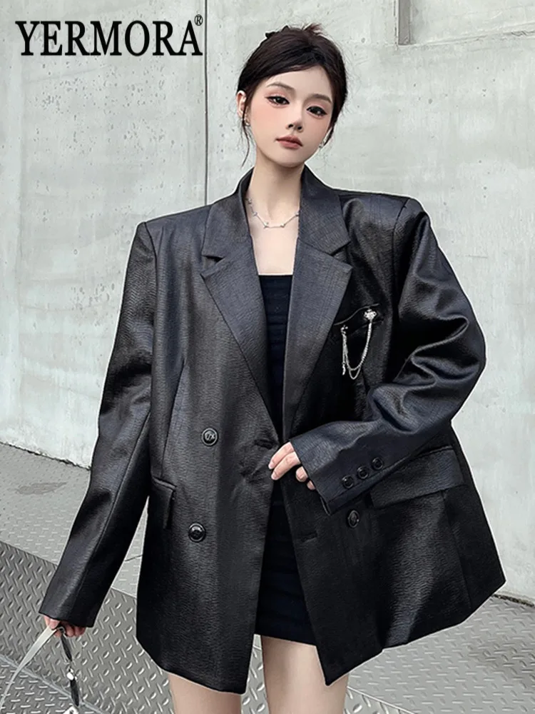 YERMORA Black PU Leather Metal Chain Blazer For Women Lapel Long Sleeve Loose New Jacket Fashion Tide Spring Autumn 2025
YERMORA Black PU Leather Metal Chain Blazer For Women Lapel Long Sleeve Loose New Jacket Fashion Tide Spring Autumn 2025