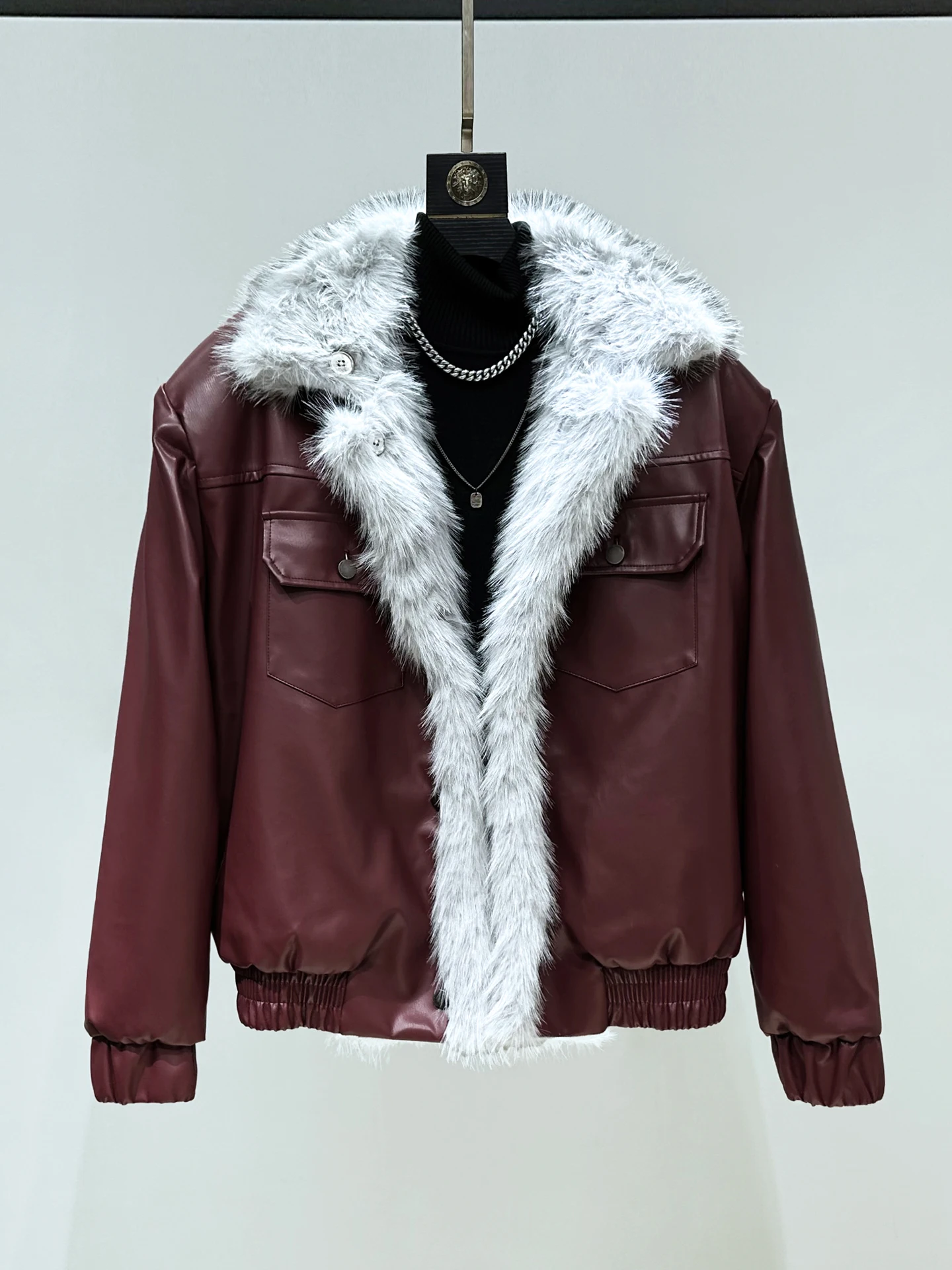 Новая зимняя мужская кожаная куртка с меховым воротником и флисовой подкладкой, теплая, повседневная, модная, молодежная, красного цвета
Новая зимняя мужская кожаная куртка с меховым воротником и флисовой подкладкой, теплая, повседневная, модная, молодежная, красного цвета