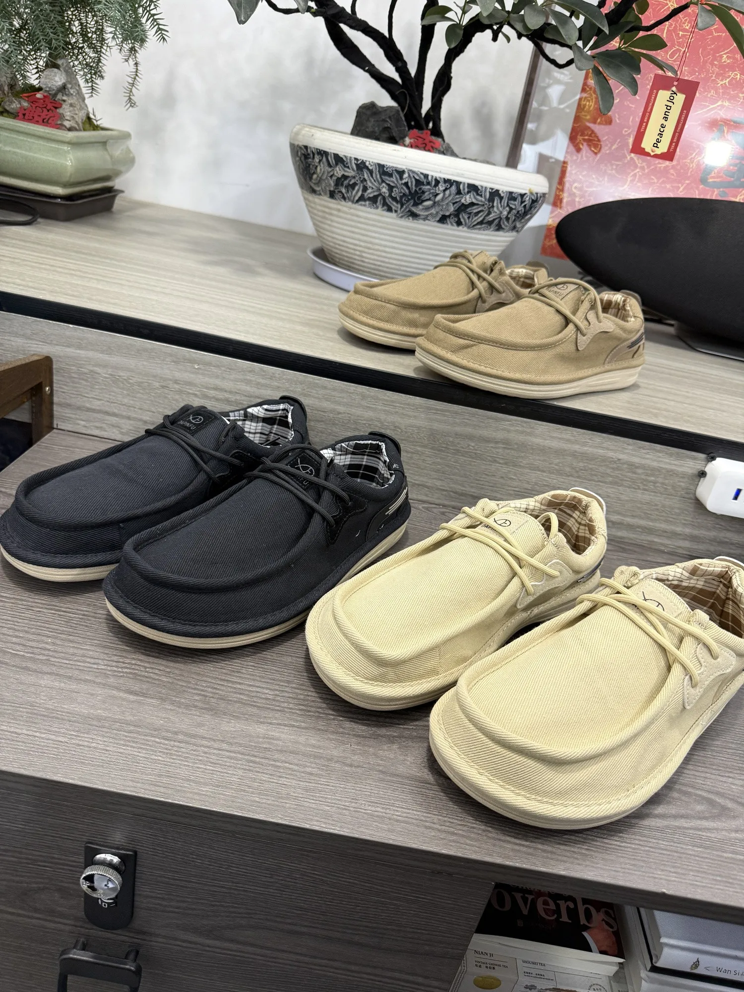Comfortable Men's Canvas Slip-On Shoes Breathable Spring Summer round Toe Thick Bottom Rubber Foam Casual Fisherman Shoes
Comfortable Men's Canvas Slip-On Shoes Breathable Spring Summer round Toe Thick Bottom Rubber Foam Casual Fisherman Shoes