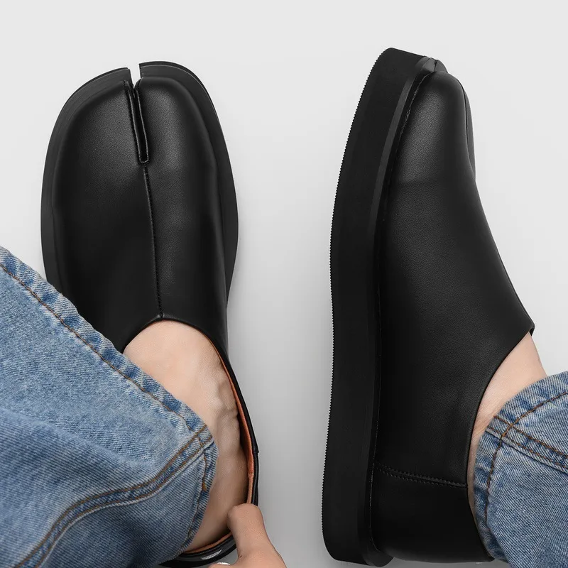 High-end Designer Split Toe Tabi Men's Sneakers and Casual Shoes Fashion Retro Leather Slip-On Loafers Men Shoes Tenis Masculino
High-end Designer Split Toe Tabi Men's Sneakers and Casual Shoes Fashion Retro Leather Slip-On Loafers Men Shoes Tenis Masculino