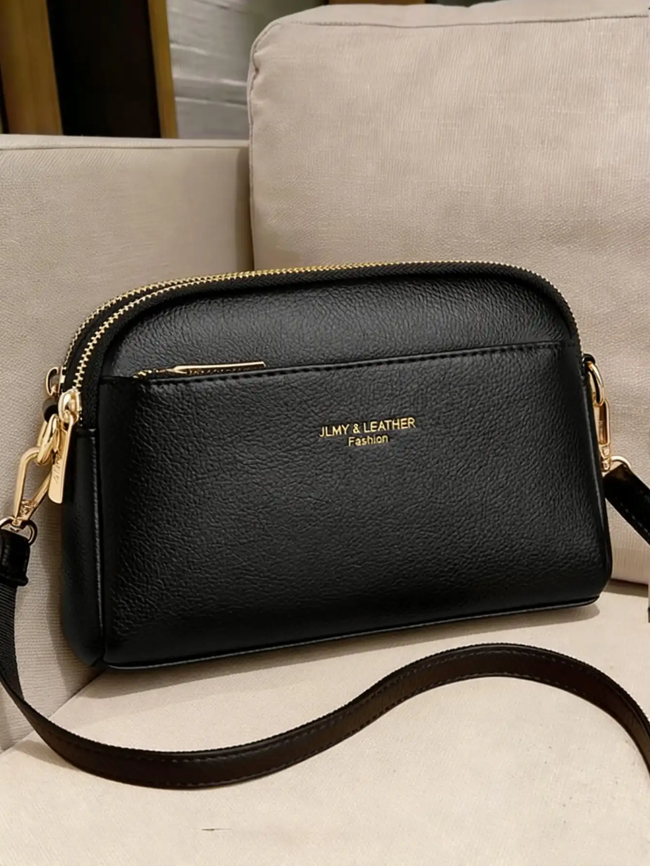 New Fashion Classic Clown Letter Decor Shoulder Bag, 8.6 X 5.9 X 1.9 Inches, Multi-Compartment Square Vintage Bag, Elegant Business Commute Handbag, Gift For Shopping, Work, Holidays
New Fashion Classic Clown Letter Decor Shoulder Bag, 8.6 X 5.9 X 1.9 Inches, Multi-Compartment Square Vintage Bag, Elegant Business Commute Handbag, Gift For Shopping, Work, Holidays