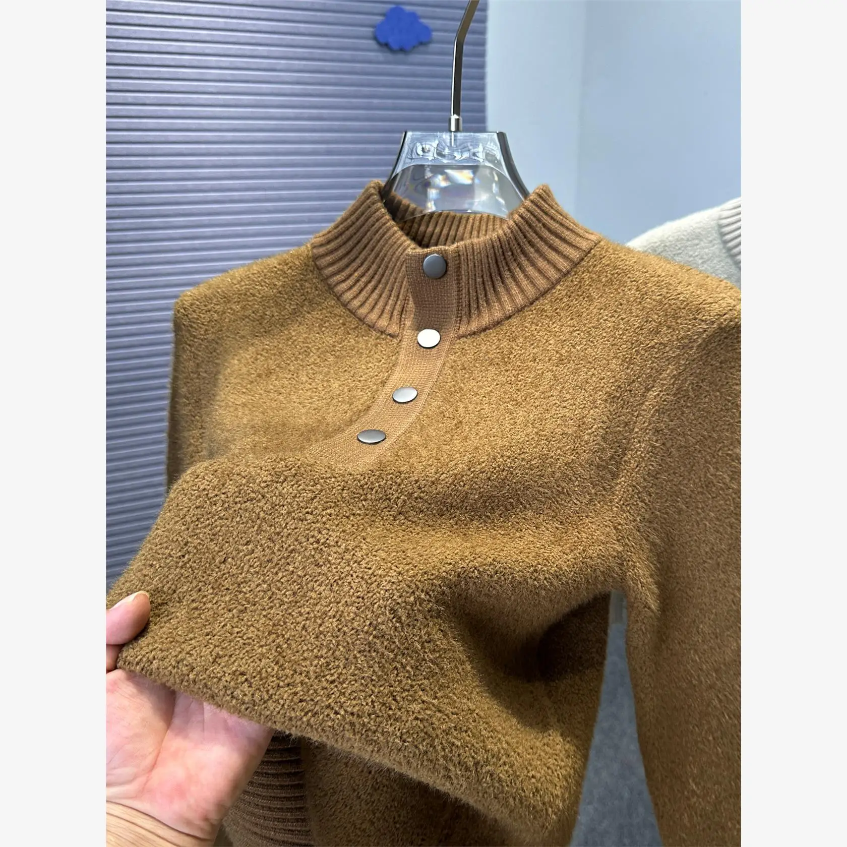 Мужской вязаный свитер с высоким воротником, повседневный, на пуговицах, однотонный, деловой, шерстяной, для осени и зимы
Мужской вязаный свитер с высоким воротником, повседневный, на пуговицах, однотонный, деловой, шерстяной, для осени и зимы