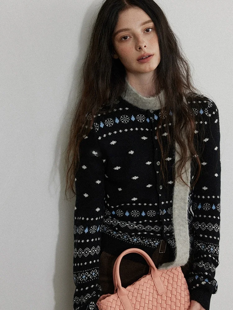 Retro Black Knitted Fair Isle Sweater Cardigan Women's Slim Fit Inner Wear Spring Autumn Seasonal Fashion Commute Style
Retro Black Knitted Fair Isle Sweater Cardigan Women's Slim Fit Inner Wear Spring Autumn Seasonal Fashion Commute Style