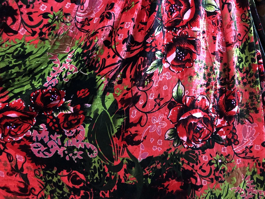 High Quality Real Silk Gold Velvet Festive Red Rose Hollow Fabric Dress Cloth
High Quality Real Silk Gold Velvet Festive Red Rose Hollow Fabric Dress Cloth