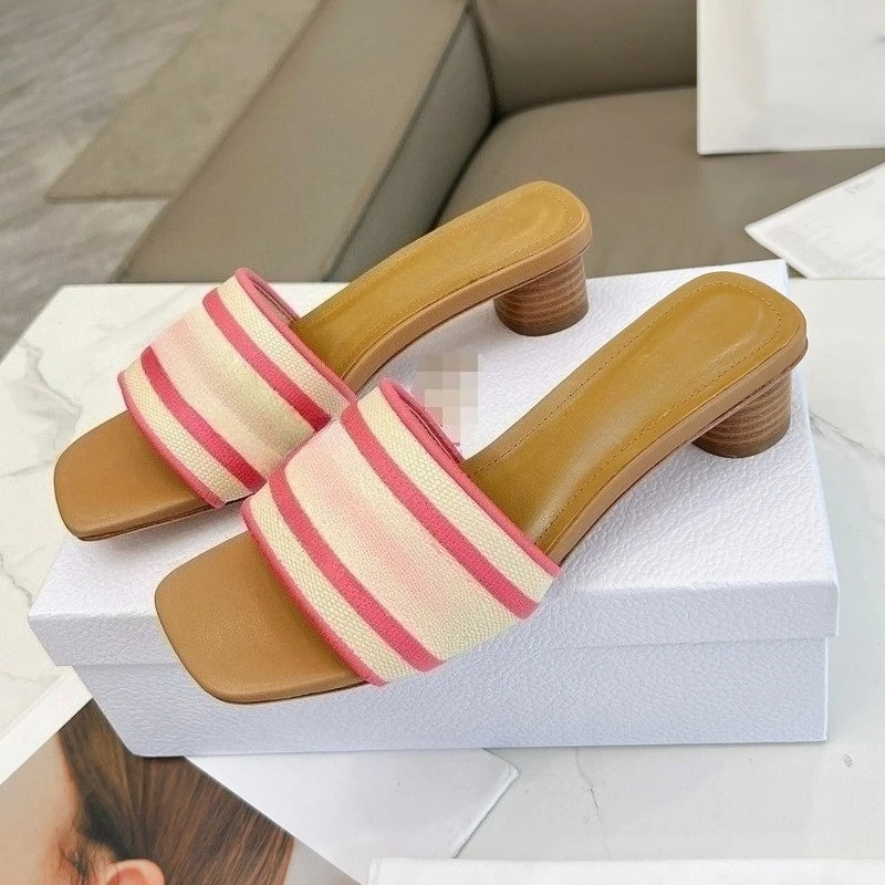 Summer New Women's Embroidered Thick Sole Slides Letter Print Platform Sandals Single Strap Open Toe Casual Outdoor Beach Shoes
Summer New Women's Embroidered Thick Sole Slides Letter Print Platform Sandals Single Strap Open Toe Casual Outdoor Beach Shoes