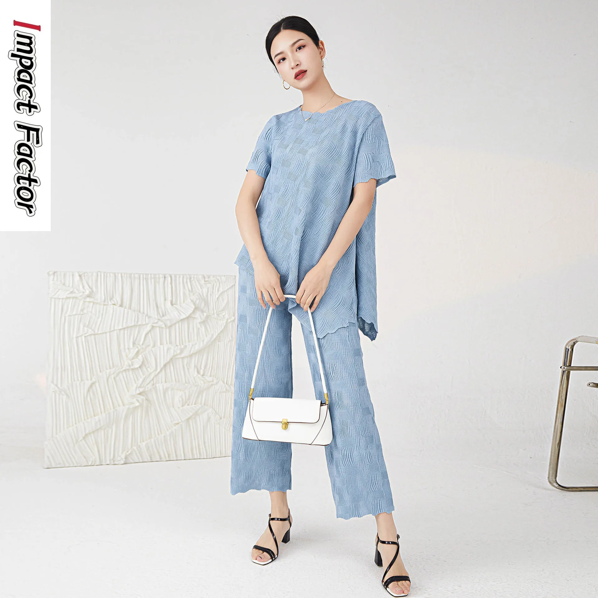 Designer's New High-end Pleated Two-piece Set, Loose and Irregular Short Sleeved Top, Draped Straight Leg Pants, Three House Set
Designer's New High-end Pleated Two-piece Set, Loose and Irregular Short Sleeved Top, Draped Straight Leg Pants, Three House Set