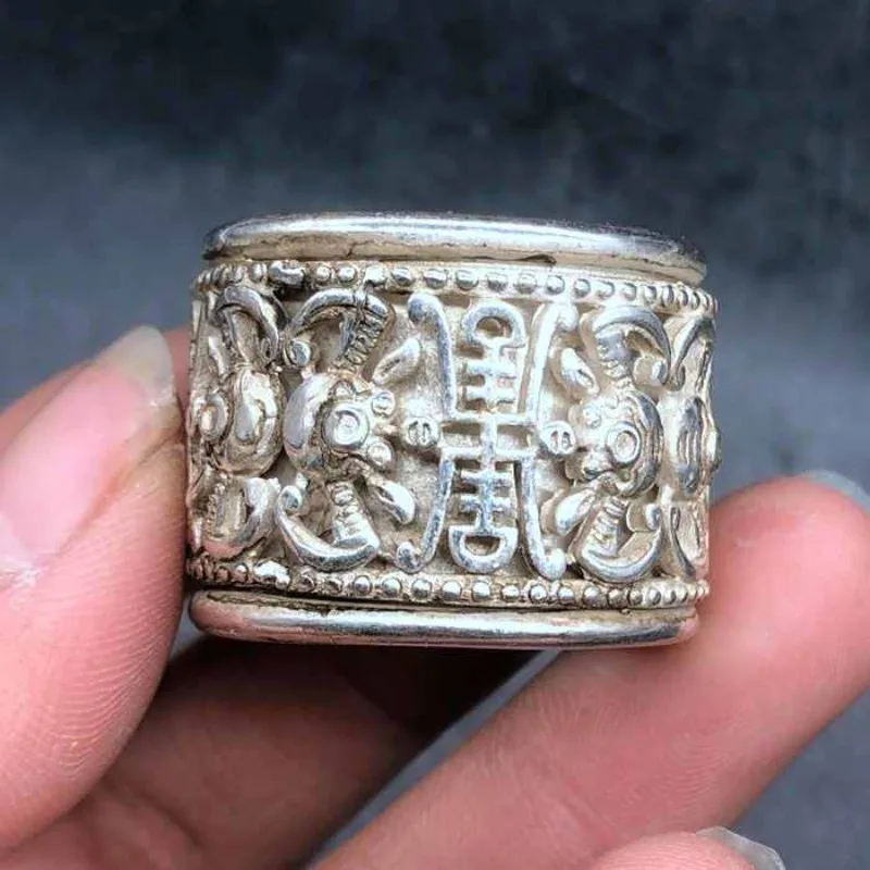 Antique Double Sided Copper Thumb Ring, Vintage Craft Jewelry Ornament Desktop Collectible Decoration
Antique Double Sided Copper Thumb Ring, Vintage Craft Jewelry Ornament Desktop Collectible Decoration