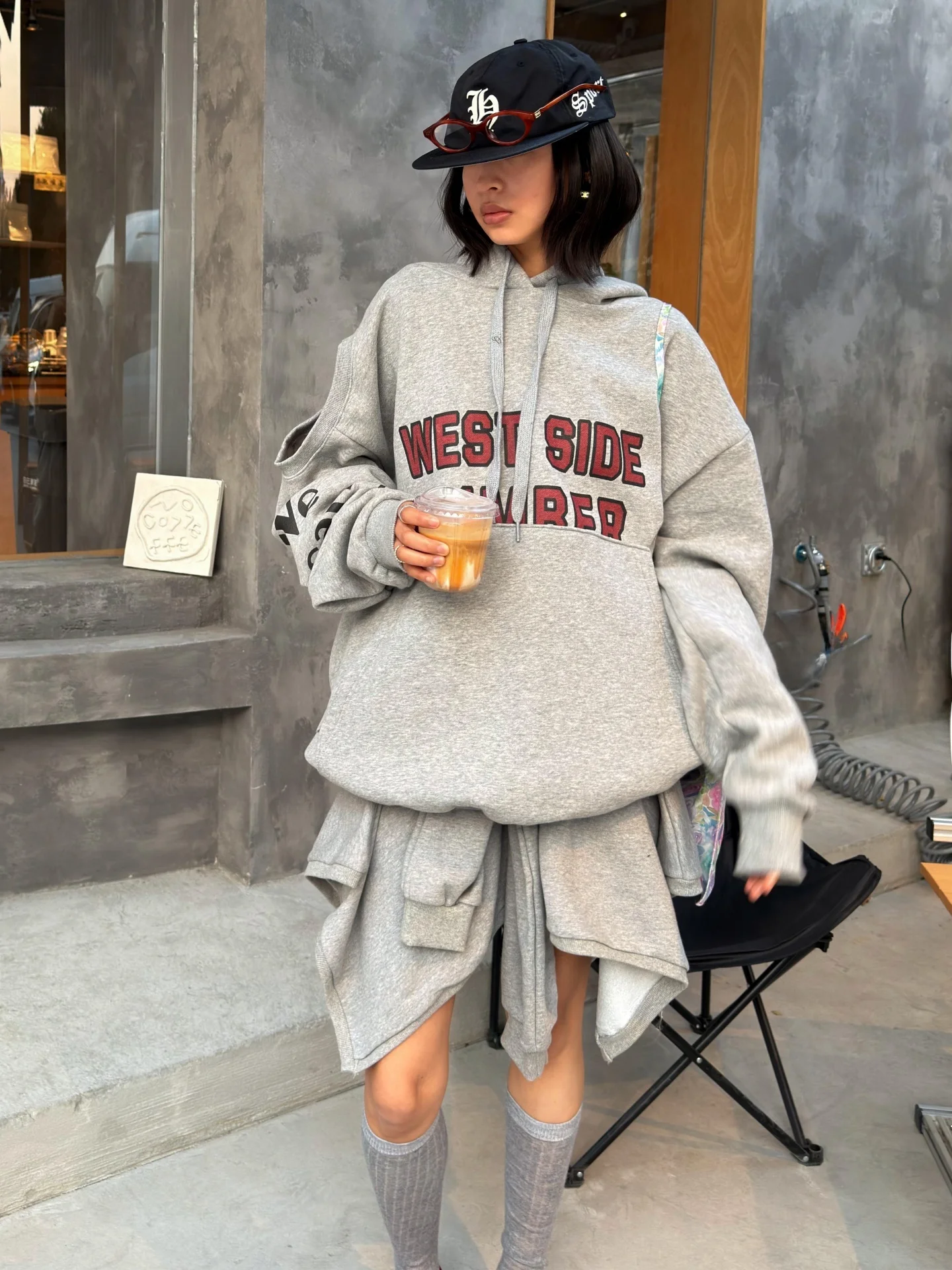 Laid-back Style Shoulder-baring Hole Loose Fit Hoodie Women's Letter Print Trendy Cap-Sleeve Long Body Korean Fashion
Laid-back Style Shoulder-baring Hole Loose Fit Hoodie Women's Letter Print Trendy Cap-Sleeve Long Body Korean Fashion