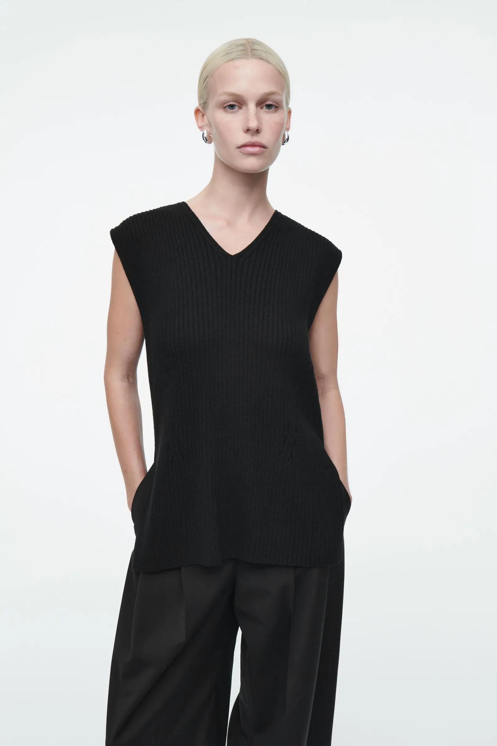XIMIAN APPAREL 2026 traf cos autumn new style of Women's casual Standard style black pure cotton knitted pullover with a hood
XIMIAN APPAREL 2026 traf cos autumn new style of Women's casual Standard style black pure cotton knitted pullover with a hood