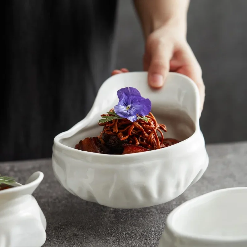 Creative White Ceramic Shaped Bowl Irregular Hat Dinner Plate Large Salad Bowl Bowl Dinner Plate Restaurant Decoration Tableware
Creative White Ceramic Shaped Bowl Irregular Hat Dinner Plate Large Salad Bowl Bowl Dinner Plate Restaurant Decoration Tableware