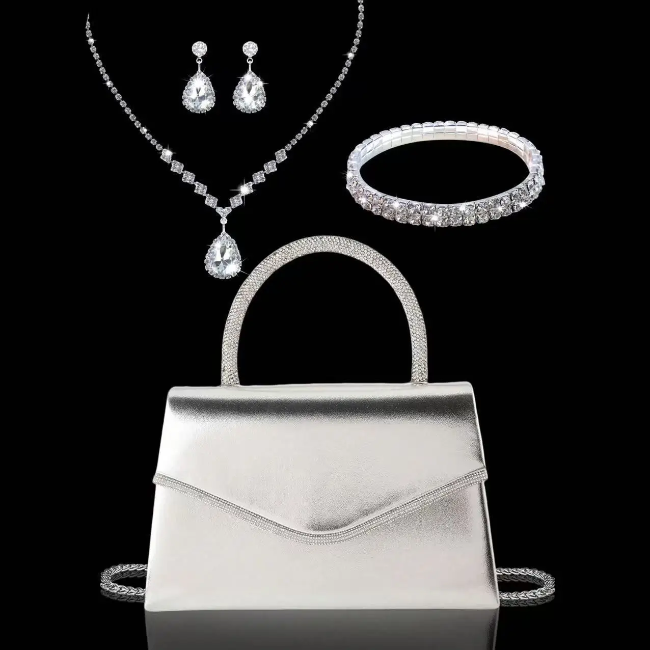 The sparkling and elegant handbag is paired with a high-end jewelry bracelet, earrings and necklace set, perfect for gift giving
The sparkling and elegant handbag is paired with a high-end jewelry bracelet, earrings and necklace set, perfect for gift giving