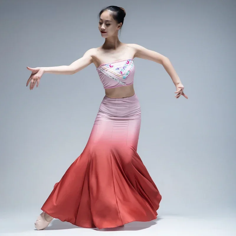 Chinese Traditional Peacock Dance Dress National Dance Costumes Dai Folk Fan Dance Long Mermaid Peacock Performance Clothing
Chinese Traditional Peacock Dance Dress National Dance Costumes Dai Folk Fan Dance Long Mermaid Peacock Performance Clothing