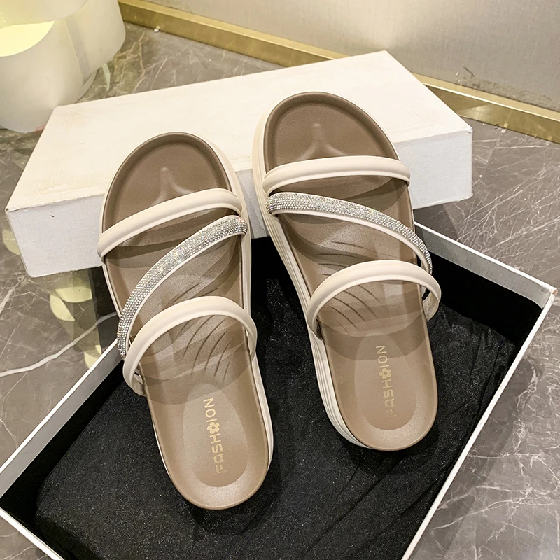 Chunky sandals for ladies summer platform slippers for ladies new shiny decoration
Chunky sandals for ladies summer platform slippers for ladies new shiny decoration