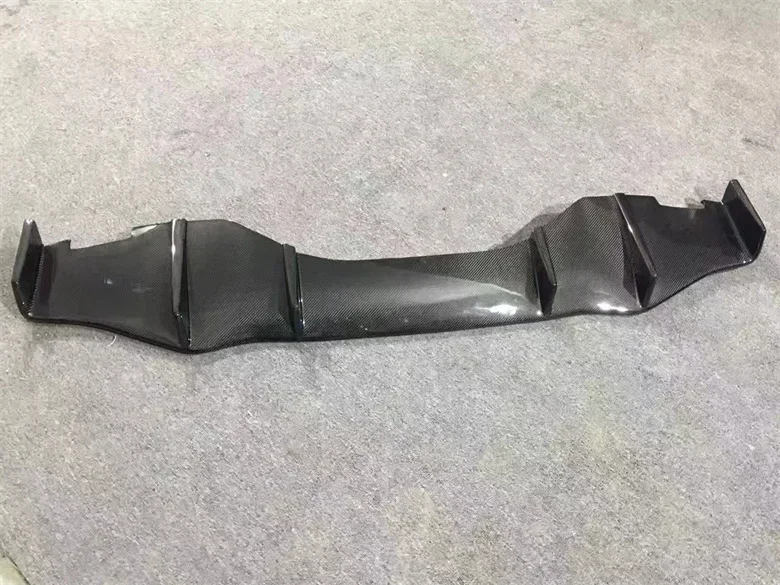 Carbon fiber rear diffuser spoiler retrofit car body kit for L Huracan LP610-4 coupe
Carbon fiber rear diffuser spoiler retrofit car body kit for L Huracan LP610-4 coupe