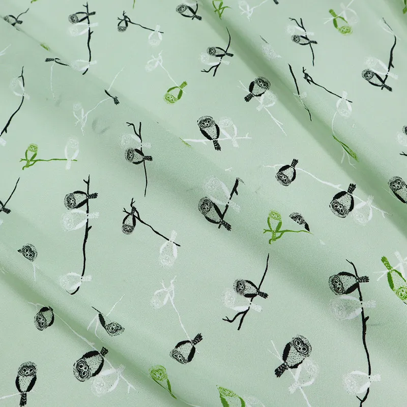 Real silk fabric fresh green background owl, double crepe clothing big brand customization
Real silk fabric fresh green background owl, double crepe clothing big brand customization