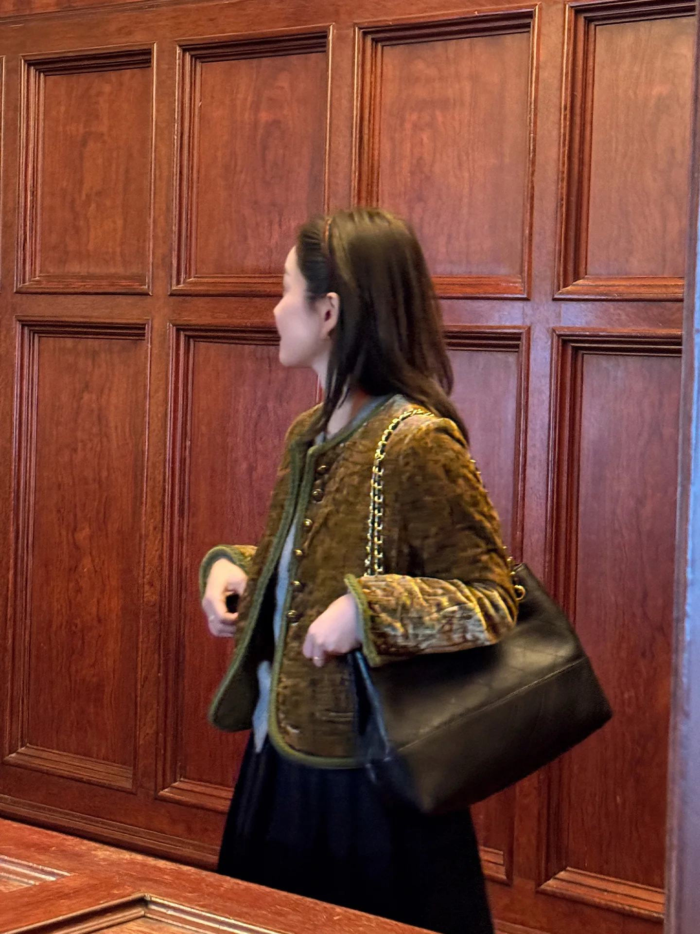 Женская хлопковая бархатная куртка Ribeelin Sisy, осенне-зимняя, в стиле ретро, теплая, из хлопкового бархата, корейский стиль, свободный крой
Женская хлопковая бархатная куртка Ribeelin Sisy, осенне-зимняя, в стиле ретро, теплая, из хлопкового бархата, корейский стиль, свободный крой