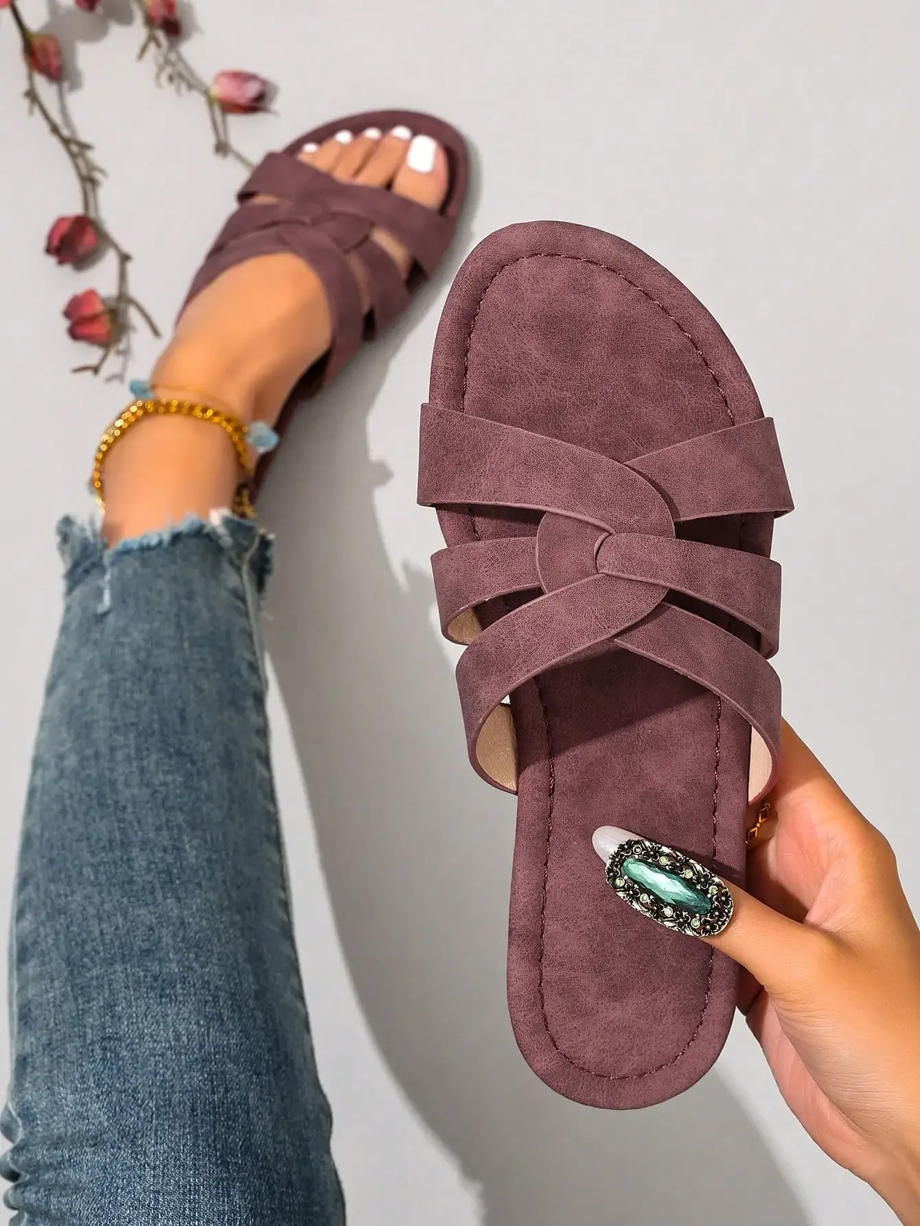 Brown Suede H-Shaped Slide Sandals For Women, Retro Round Toe Flat Slippers, Thick Soft Sole Beach Vacation Casual Slip-On
Brown Suede H-Shaped Slide Sandals For Women, Retro Round Toe Flat Slippers, Thick Soft Sole Beach Vacation Casual Slip-On
