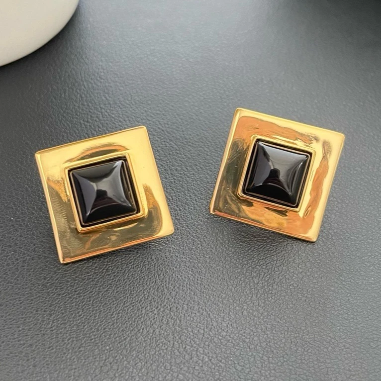 Europe Vintage Jewelry Designer Brand Black Square Ear Clip Earring Women Trend
Europe Vintage Jewelry Designer Brand Black Square Ear Clip Earring Women Trend