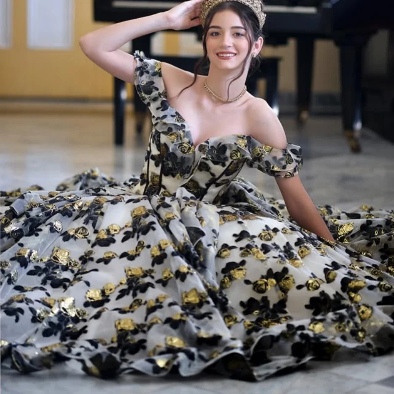 Shiny black Quinceanera Dress Lace layering off-shoulder glitter flower decal vestidos de 15 Quinceanera Customized
Shiny black Quinceanera Dress Lace layering off-shoulder glitter flower decal vestidos de 15 Quinceanera Customized