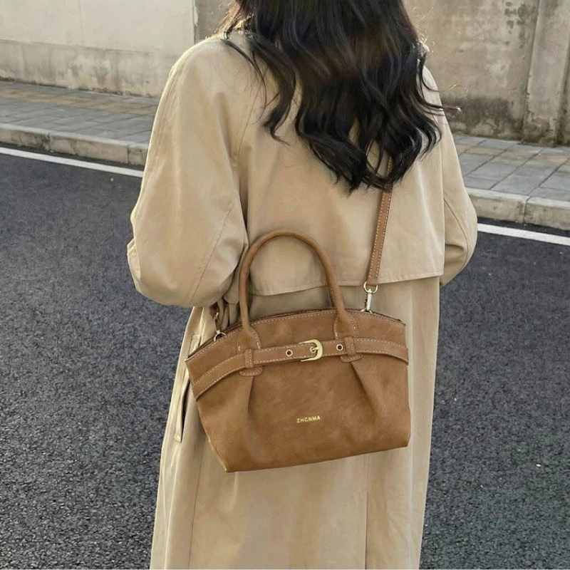 Women's Vintage Suede Mini Handbag with Belted Buckle Detail, Detachable Strap, Casual Style for Daily Errands & Weekend Outings
Women's Vintage Suede Mini Handbag with Belted Buckle Detail, Detachable Strap, Casual Style for Daily Errands & Weekend Outings