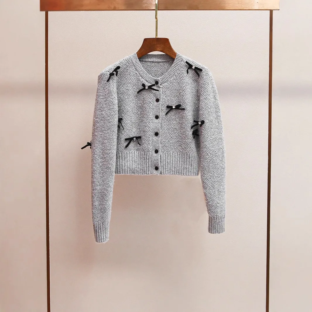 Новый стиль: Женский повседневный укороченный вязаный кардиган с узлом, осенне-зимняя коллекция, стандартной толщины, А-силуэт, верхняя одежда
Новый стиль: Женский повседневный укороченный вязаный кардиган с узлом, осенне-зимняя коллекция, стандартной толщины, А-силуэт, верхняя одежда