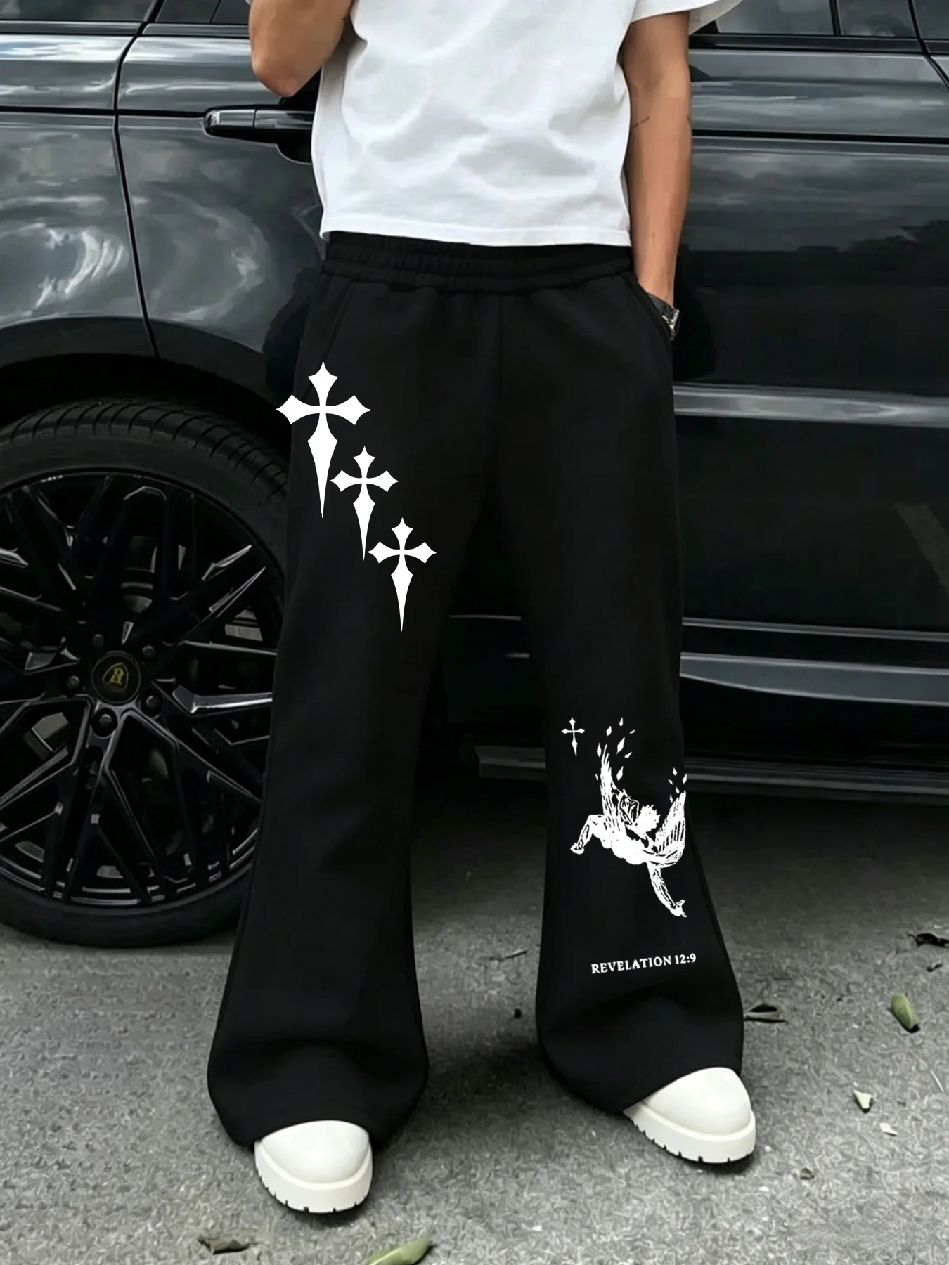 Men's American-Style High-Street Print Black Slightly Flared Sweatpants: Loose-Fitting, Drapey, Wide-Leg Casual Athletic Pants
Men's American-Style High-Street Print Black Slightly Flared Sweatpants: Loose-Fitting, Drapey, Wide-Leg Casual Athletic Pants