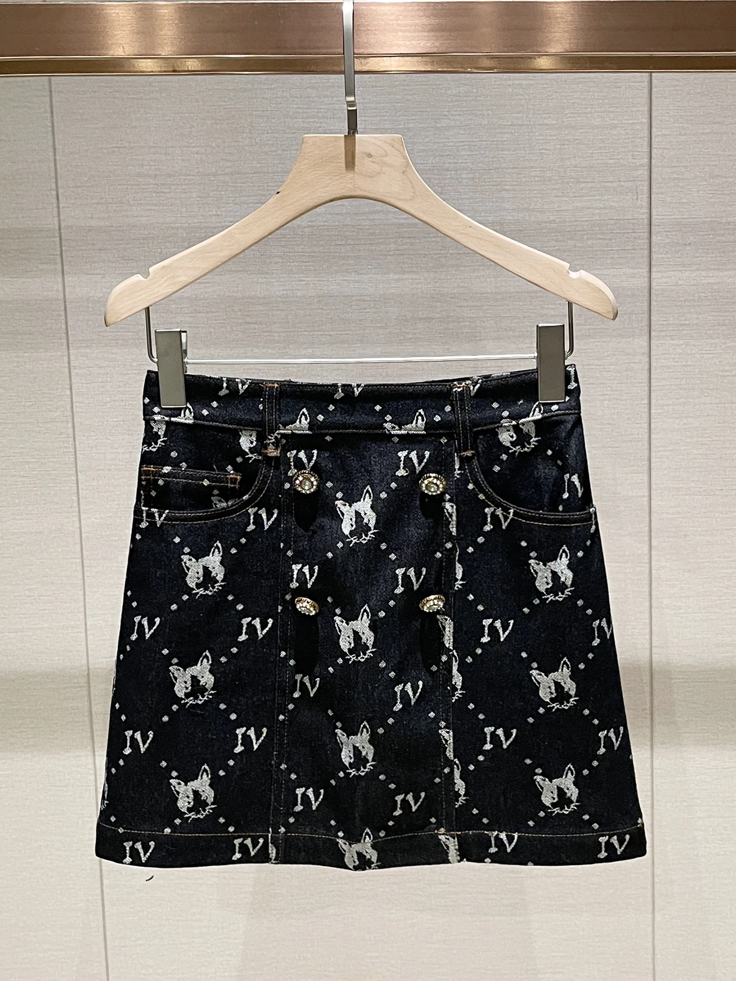 Повседневная джинсовая юбка в стиле ретро для женщин, с высокой талией, утягивающая, с вышивкой, удобная, А-силуэт, для зимнего сезона
Повседневная джинсовая юбка в стиле ретро для женщин, с высокой талией, утягивающая, с вышивкой, удобная, А-силуэт, для зимнего сезона