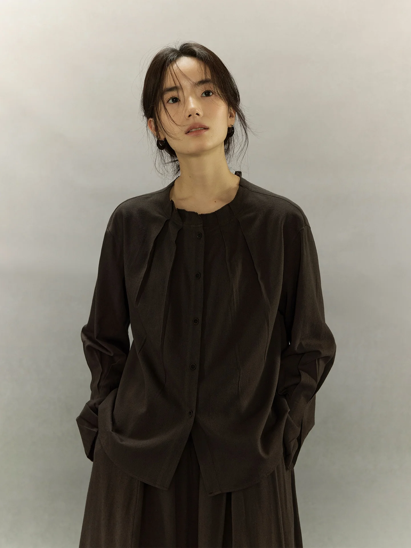 Nom Gabriel Woolen Long Sve Casual irt Удобная круглая смесь хлопка и шерсти Ne Button up Свободный крой Осень Зима Новый де...
Nom Gabriel Woolen Long Sve Casual irt Удобная круглая смесь хлопка и шерсти Ne Button up Свободный крой Осень Зима Новый де...