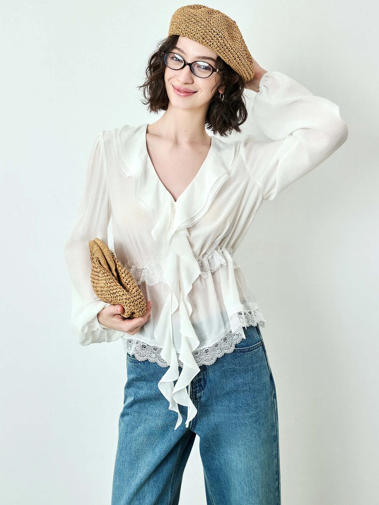 Романтическая женская блузка с V-образным вырезом и кружевом, с длинными рукавами, с поясом на талии, белая, во французском стиле, дышащая, приятная к коже
Романтическая женская блузка с V-образным вырезом и кружевом, с длинными рукавами, с поясом на талии, белая, во французском стиле, дышащая, приятная к коже