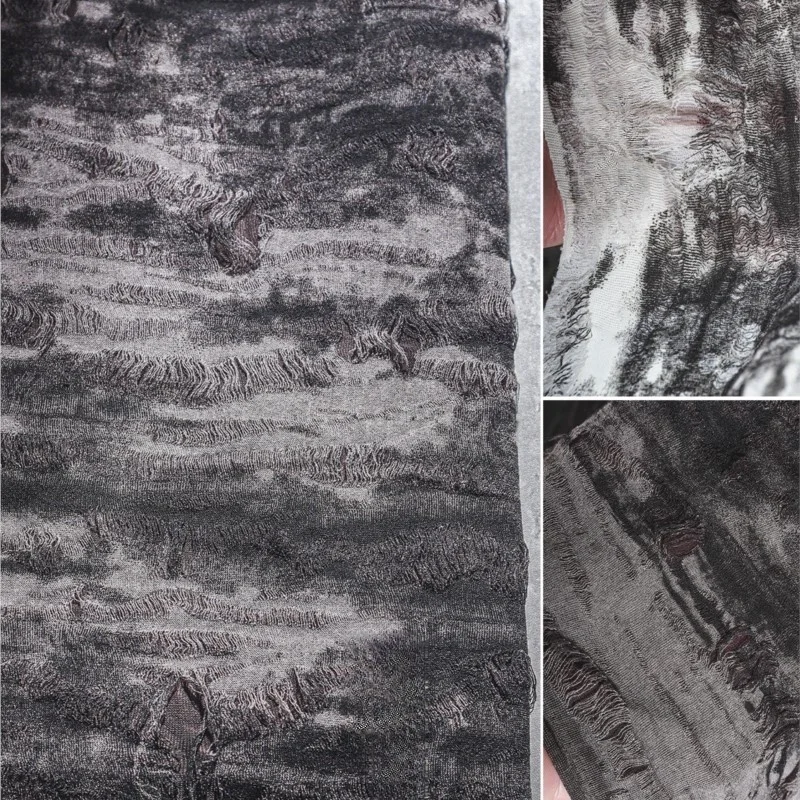 The fabric of ink-perforated tie-dyed knitted cotton-padded half skirt is designed by a designer
The fabric of ink-perforated tie-dyed knitted cotton-padded half skirt is designed by a designer