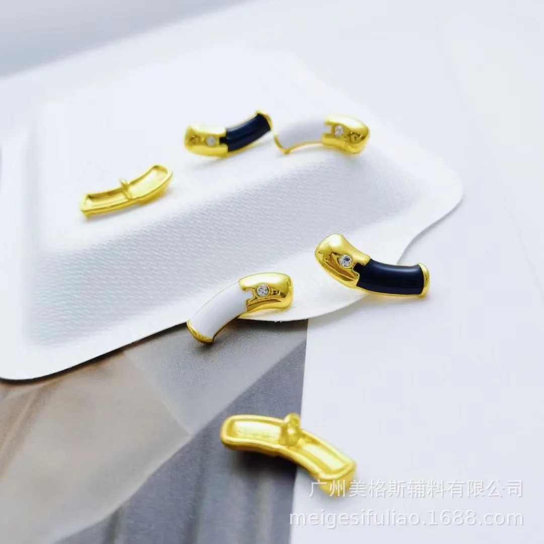 Rhinestone Inlaid Metal Shirt Buttons Alloy Hand Sew Buttons Suit Coat Decorative Garment Accessories Wholesale
Rhinestone Inlaid Metal Shirt Buttons Alloy Hand Sew Buttons Suit Coat Decorative Garment Accessories Wholesale