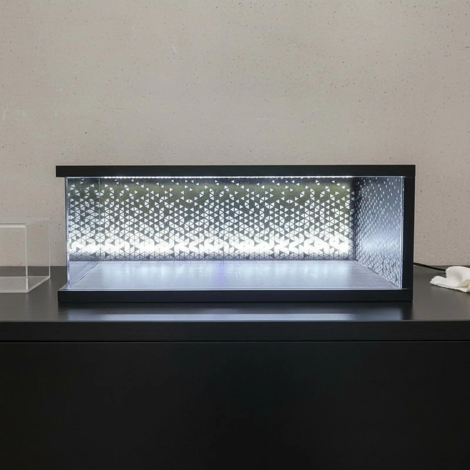 Lighted Model Car Garage Multiple Scenes 1:64 Scale Car Display Case Illuminated Display Scene Display Box Dustproof
Lighted Model Car Garage Multiple Scenes 1:64 Scale Car Display Case Illuminated Display Scene Display Box Dustproof