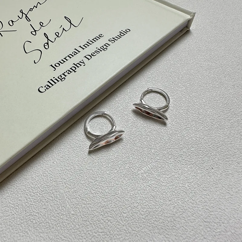 S925 Sterling Silver Korean Version Town Design Sense Ear Buckle Fashionable INS Wind Blogger Ear Jewelry for Wedding Wholesale
S925 Sterling Silver Korean Version Town Design Sense Ear Buckle Fashionable INS Wind Blogger Ear Jewelry for Wedding Wholesale