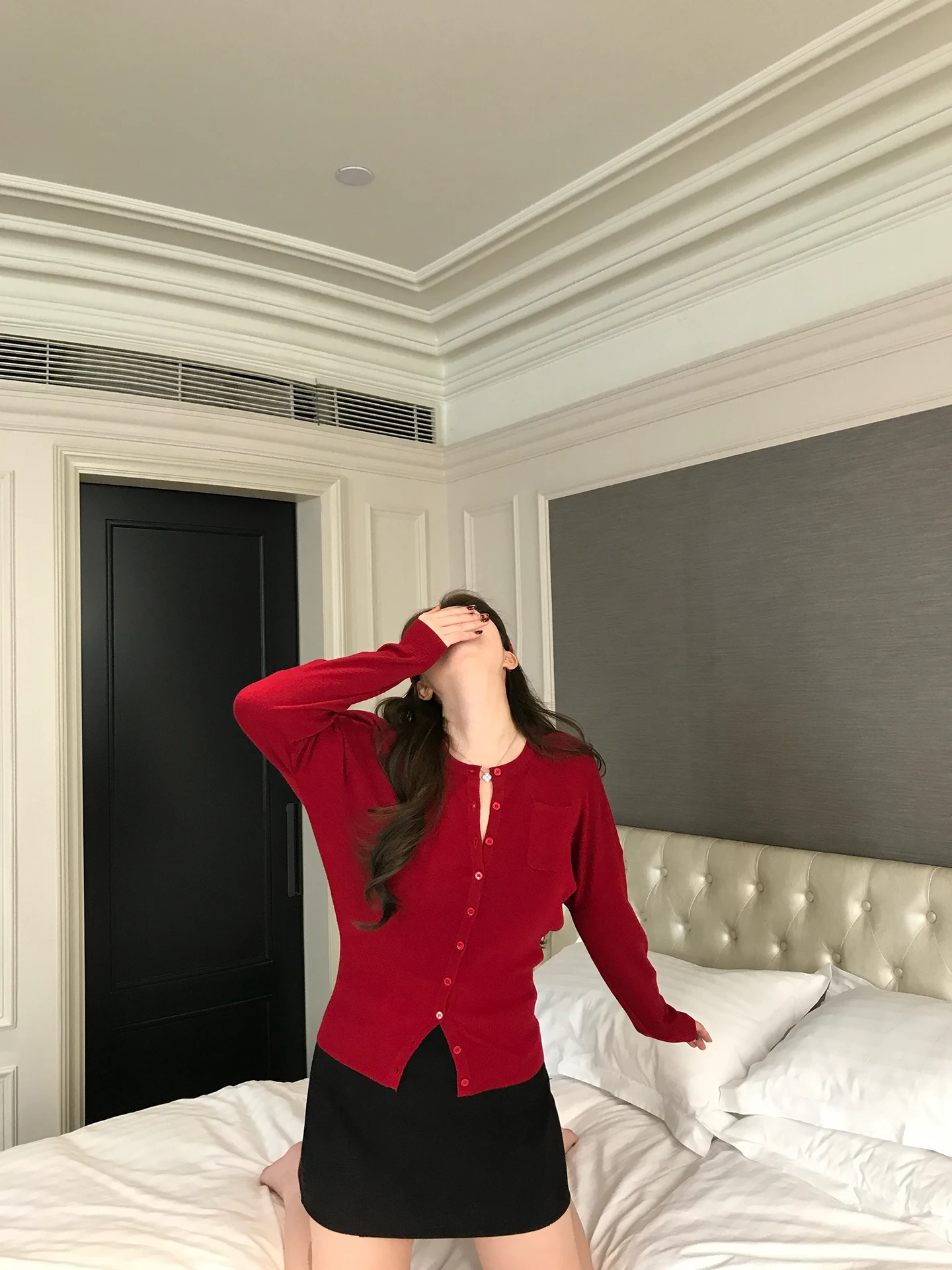 Новинка! Красный вязаный кардиган ChubbyGirl с длинными рукавами, на талии завязывающийся, для праздничного образа, скрывающий недостатки фигуры, стройнящий, женский.
Новинка! Красный вязаный кардиган ChubbyGirl с длинными рукавами, на талии завязывающийся, для праздничного образа, скрывающий недостатки фигуры, стройнящий, женский.