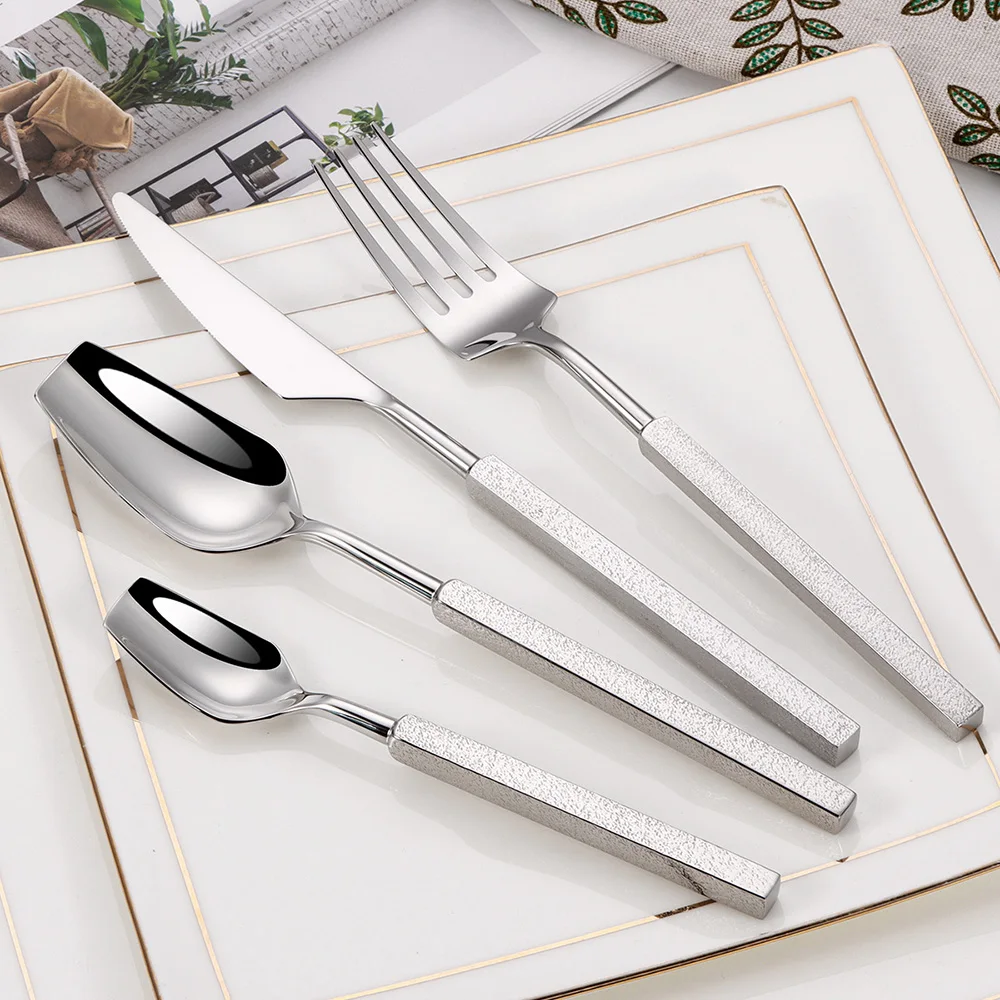 Элитный набор столовых приборов из 4 предметов из нержавеющей стали 304 — нож, вилка, ложка с зеркальной серебристой/золотистой ручкой в форме куба, в западном стиле
Элитный набор столовых приборов из 4 предметов из нержавеющей стали 304 — нож, вилка, ложка с зеркальной серебристой/золотистой ручкой в форме куба, в западном стиле